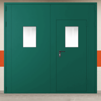 Ворота металлические двустворчатые зеленые с дверью и двумя окнами