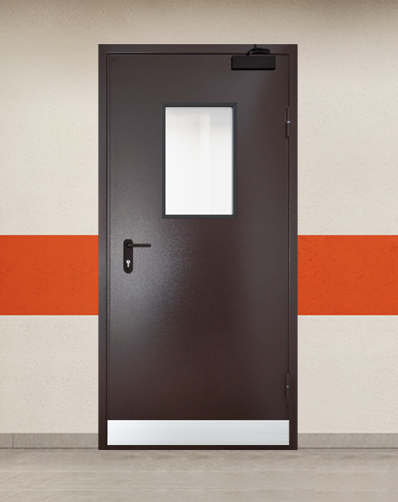 Противопожарная однопольная коричневая дверь порошковым напылением EI 90 с прямоугольным окном, узким отбойником