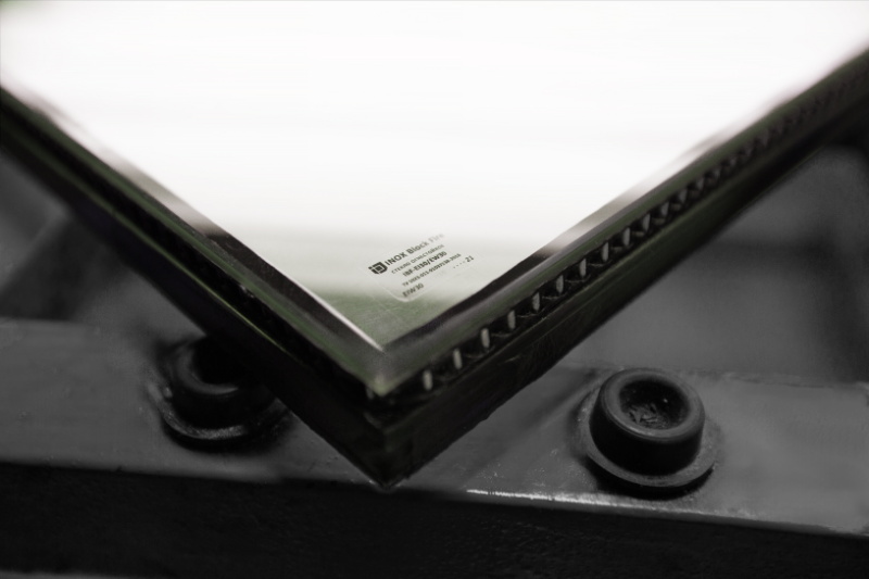 Противопожарное стекло: принцип действия, характеристики и преимущества