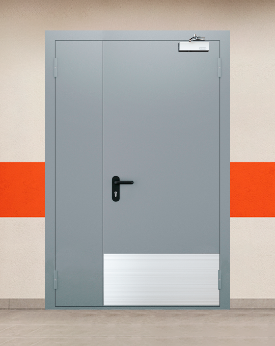 Противопожарная полуторная серая дверь EI 30 (3-го типа) с широким отбойником